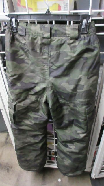 Load image into Gallery viewer, Used Sportcaster Camo Snow Pants Youth Size Large (16/18) - small wear
