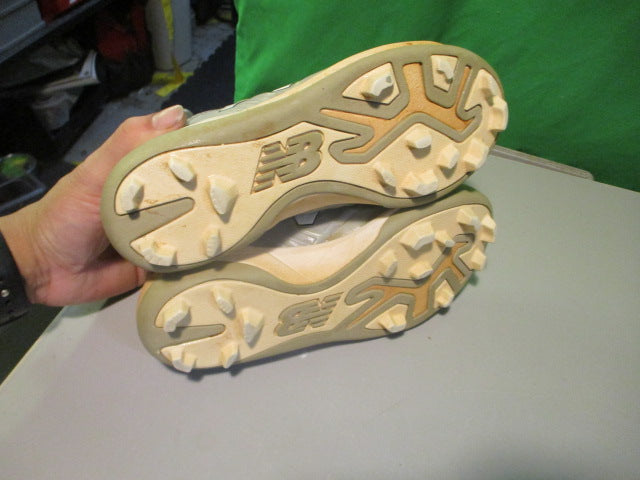 Load image into Gallery viewer, Used New Balance Size 3 Cleats
