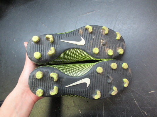 Used Nike Bravata II Soccer Cleats - Size Youth 1