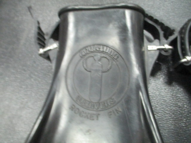 Load image into Gallery viewer, Used U.S. Divers Aqua-Lung Size OSFM Rocket Fins
