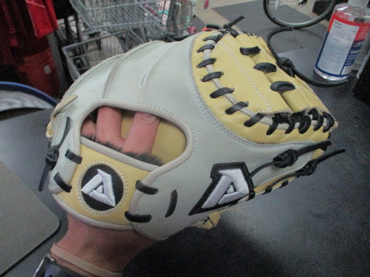 Used Akadema ASM47 Torino Glove Series Catchers Mitt 33" RHT