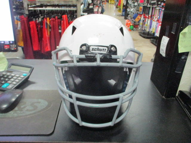 Load image into Gallery viewer, Used Schutt Vengeance A3+ Youth XL Football Helmet (Jaw Pads Behind Counter)
