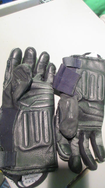 Load image into Gallery viewer, Used Impact Protection Snow Gloves With Wrist Guards Built In Size Large
