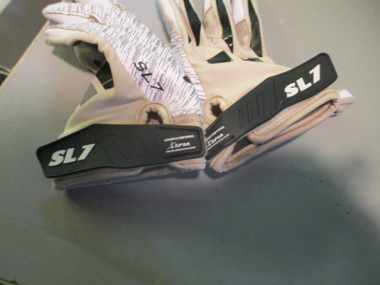 Used Adidas SL7 Size Youth Medium Football Gloves