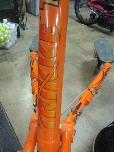 Load image into Gallery viewer, Used T67 CS TRIKKE 3 Wheeled Scooter
