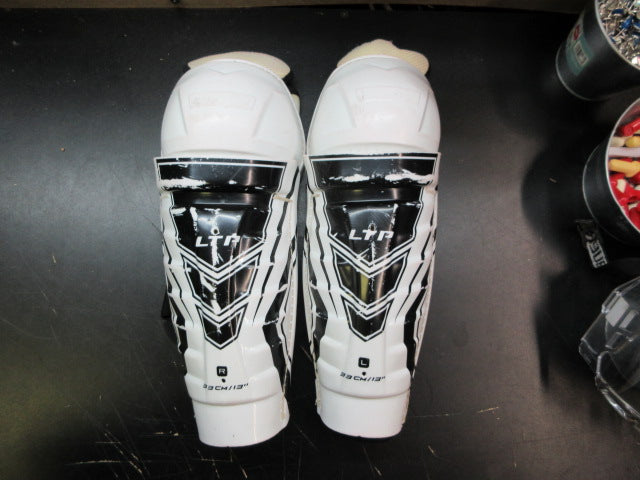Load image into Gallery viewer, Used CCM LTP Hockey Shin Guards - Youth 13"

