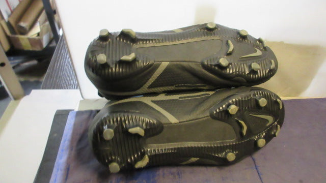 Load image into Gallery viewer, Used Nike Phantom Soccer Cleats Youth Size 5.5
