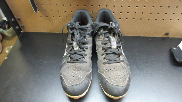 Load image into Gallery viewer, Used Under Armour Leadoff Baseball Cleats - Size 8
