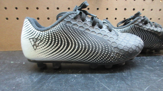 Load image into Gallery viewer, Used Vizari Stealth Soccer Cleats - Size Youth 13
