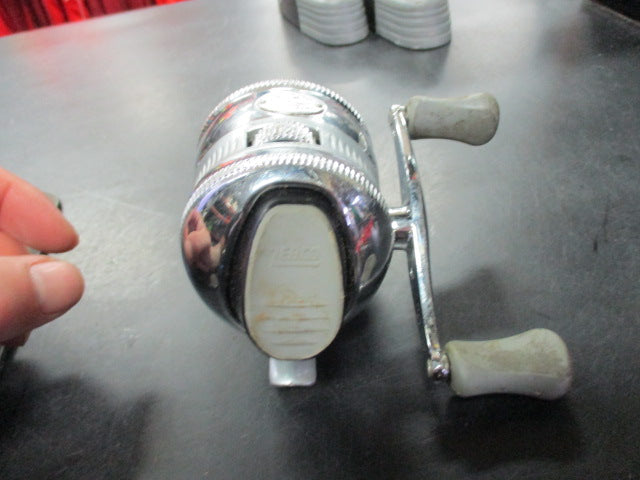 Load image into Gallery viewer, Used Zebco Platinum 33 All Metal Spin Casting Reel
