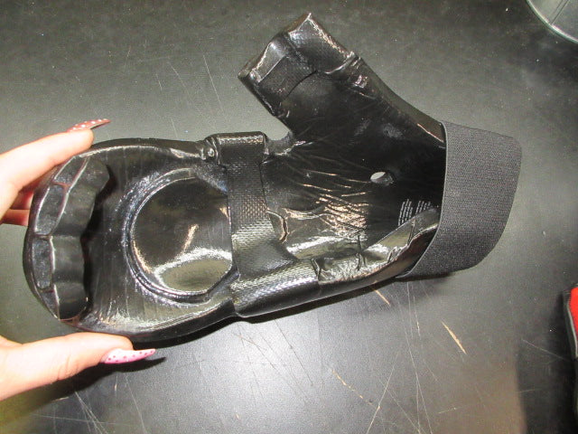 Load image into Gallery viewer, Used ATA Sparring Glove - Size Small
