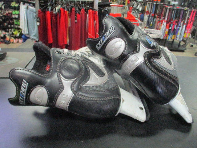 Load image into Gallery viewer, Used CCM Externo E10 Hockey Skates Size 5
