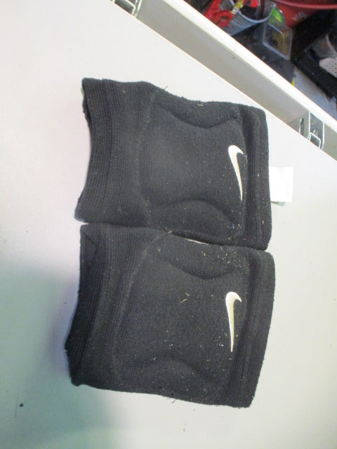 Load image into Gallery viewer, Used Nike Size M/L Volleyball Knee Pads
