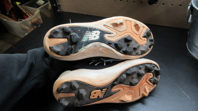 Load image into Gallery viewer, Used New Balance 3000v7 Size Cleats
