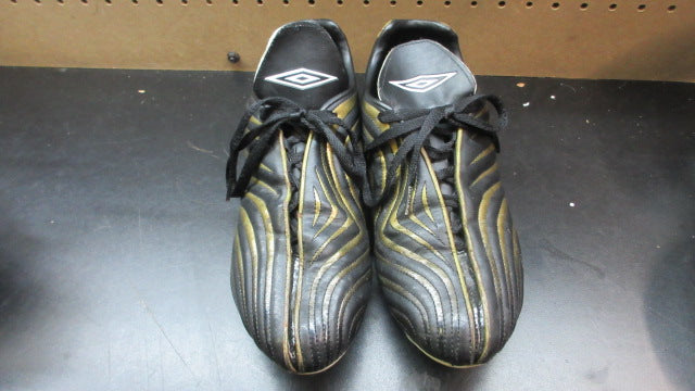 Load image into Gallery viewer, Used Umbro Soccer Cleats - Size 10

