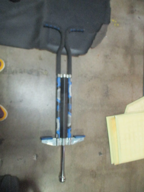 Load image into Gallery viewer, Used Think Gizmos Pogo Stick
