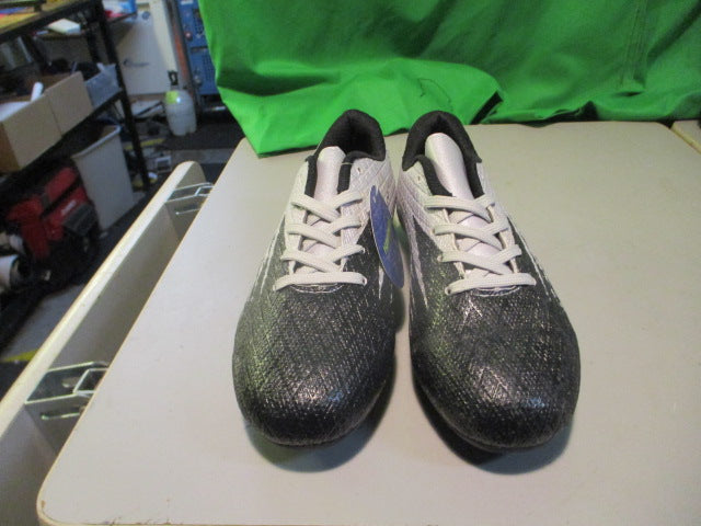 Load image into Gallery viewer, Hawkwell Size 5 Soccer Cleats
