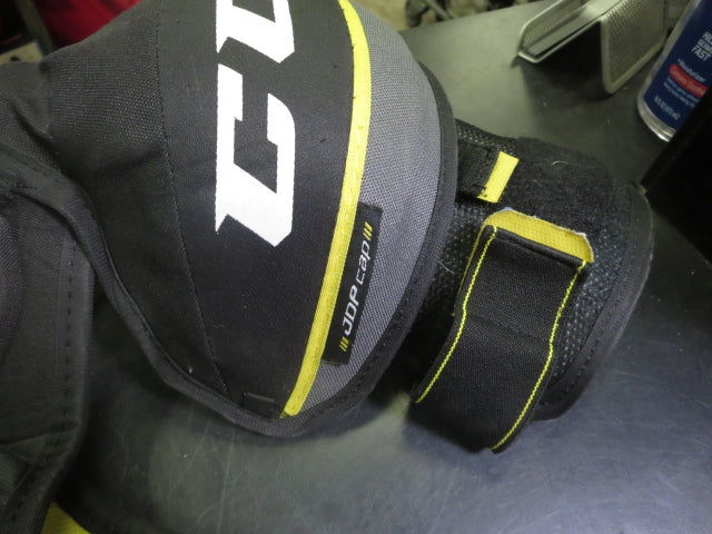 Load image into Gallery viewer, Used CCM Tacks 9040 Jr. Shoulder Pads Size Large
