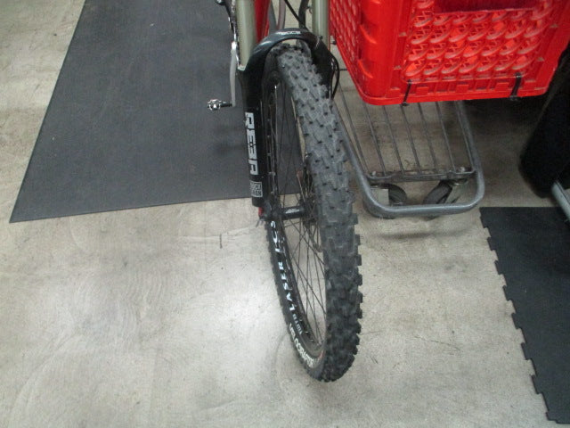 Load image into Gallery viewer, Used Fetish Fixation 27 Speeed 26&quot; Mountain Bike
