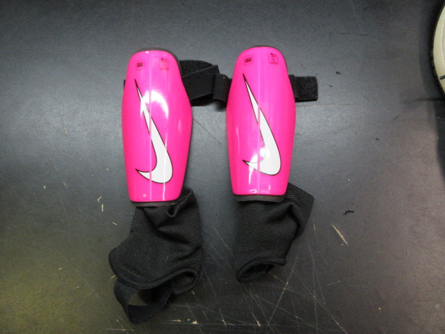 Load image into Gallery viewer, Used Nike Charge Soccer Shin Guards - Youth
