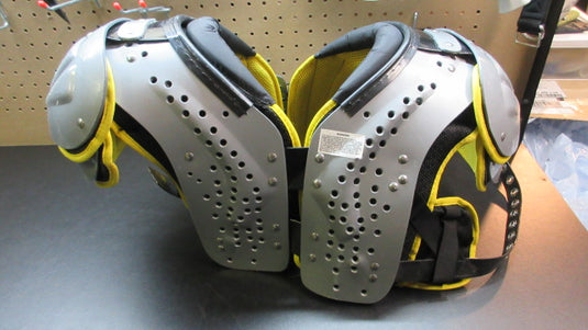 Used Schutt Varsity Flex 2.0 Shoulder Pads - Medium 17"-18"