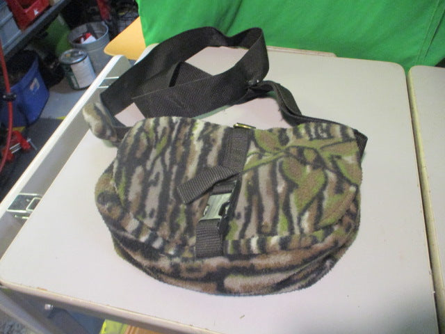 Load image into Gallery viewer, Used Vintage Cabelas Camo Fleece Shoulder Bag
