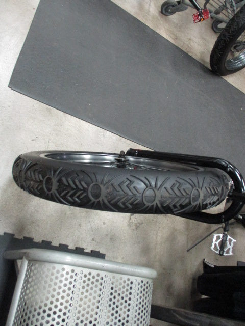 Load image into Gallery viewer, Used Sun Spider AT 3 Speed 26&quot; Big  Tire Bicycle
