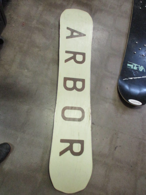Load image into Gallery viewer, Used Arbor 157 cm Snowboard (Some Base repair) See Pictures
