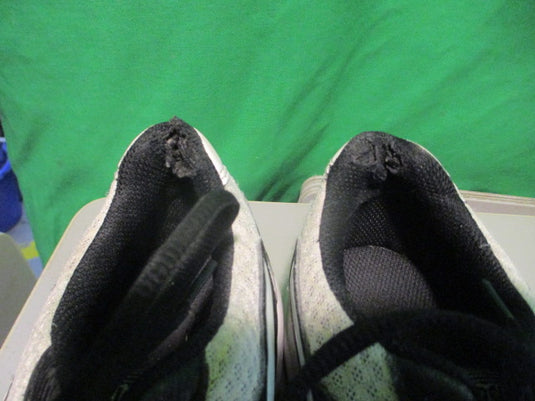 Used Asics Upcourt Size 8.5 Volleyball Shoes