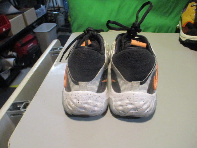 Load image into Gallery viewer, Used Nike Paul George 6 Fluoro Size 8.5 Basketball Shoes

