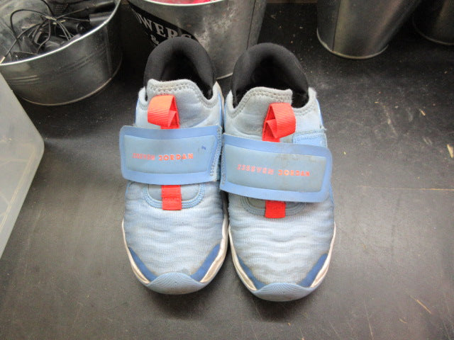 Load image into Gallery viewer, Used Jordan Kids 23/7 Sneakers - Size Youth 1
