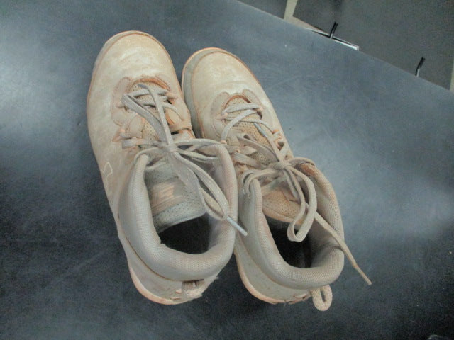 Load image into Gallery viewer, Used Under Armour Size 5.5 Cleats
