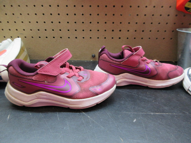 Load image into Gallery viewer, Used Nike Cosmic Runner Sneakers - Size Youth 13
