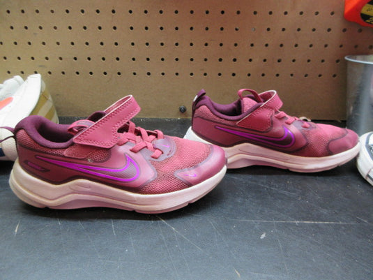Used Nike Cosmic Runner Sneakers - Size Youth 13