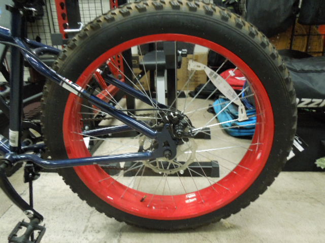 Load image into Gallery viewer, Used Mongoose Dolomite 26" Fat Tire All Terrain Bike
