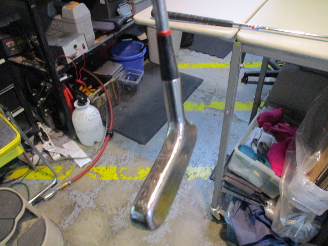 Load image into Gallery viewer, Used Chrome Dual 35&quot; Putter
