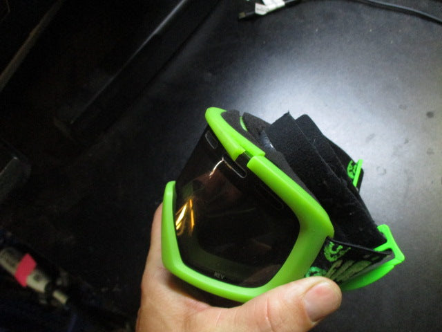 Load image into Gallery viewer, Used and damaged Green Giro Goggles

