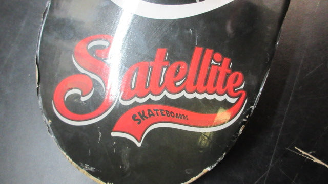 Load image into Gallery viewer, Used Satellite Skateboards 31" Skateboard
