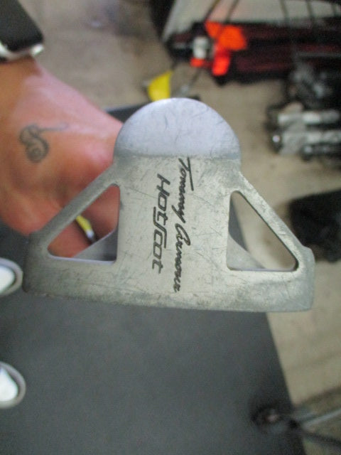 Load image into Gallery viewer, Used Tommy Armour Hotscot 27&quot; Junior Putter - RH
