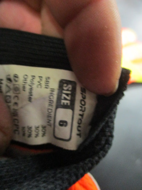 Load image into Gallery viewer, Used Sportout Size 6 Soccer Goalie Gloves
