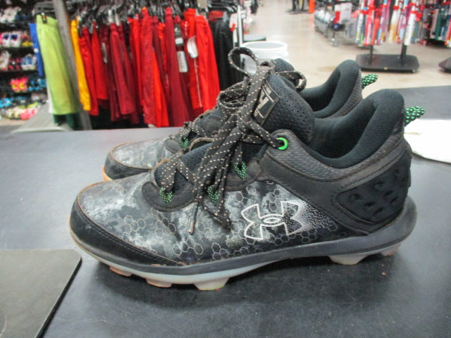 Load image into Gallery viewer, Used Under Armour Out Of Here Size Youth 6 Cleats
