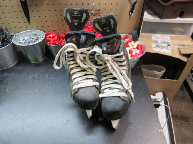 Load image into Gallery viewer, Used Easton EQ3 Hockey Skates - Size 4.5

