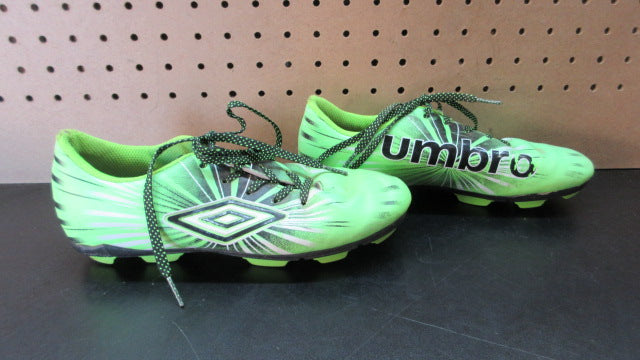 Load image into Gallery viewer, Used Umbro Arturo Soccer Cleats - Size 4
