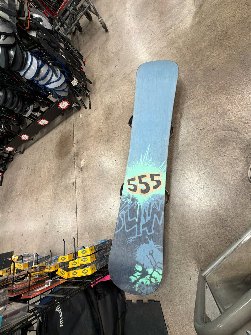Load image into Gallery viewer, Used Triple Nickle 555 158cm Snowboard w/ Morrow Bindings
