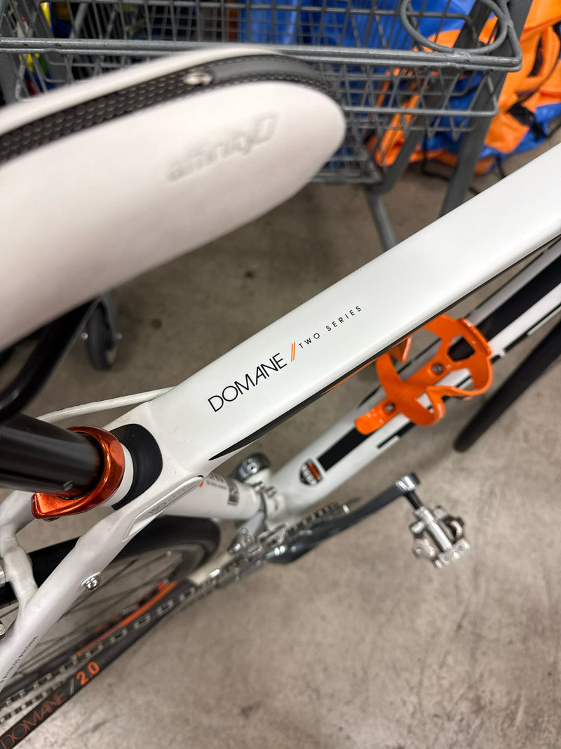 Load image into Gallery viewer, Used Trek Domane 2.0 Carbon Road Bike 52cm
