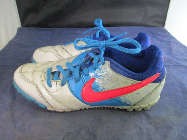 Load image into Gallery viewer, Used Nike Bomba Indoor Soccer Shoes Youth Size 3.5
