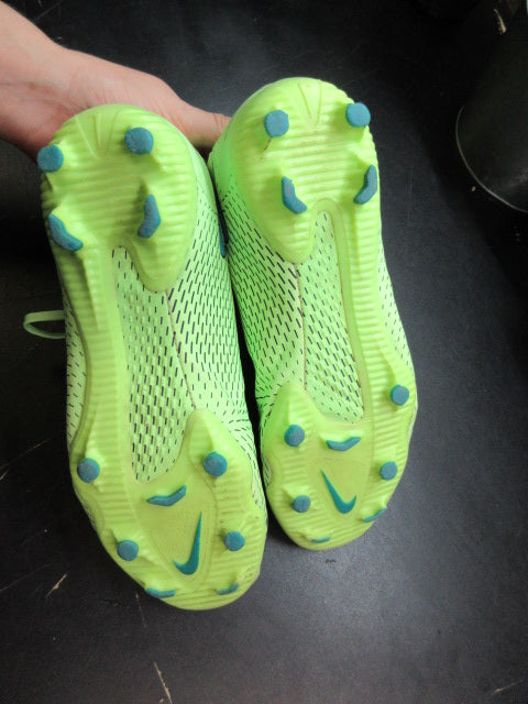 Load image into Gallery viewer, Used Nike Phantom GT Academy Soccer Cleats - Size Youth 6
