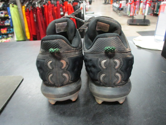 Load image into Gallery viewer, Used Under Armour Out Of Here Size Youth 6 Cleats
