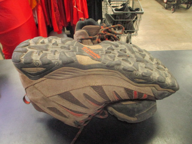 Load image into Gallery viewer, Used Columbia Hiking Shoes Size 11.5
