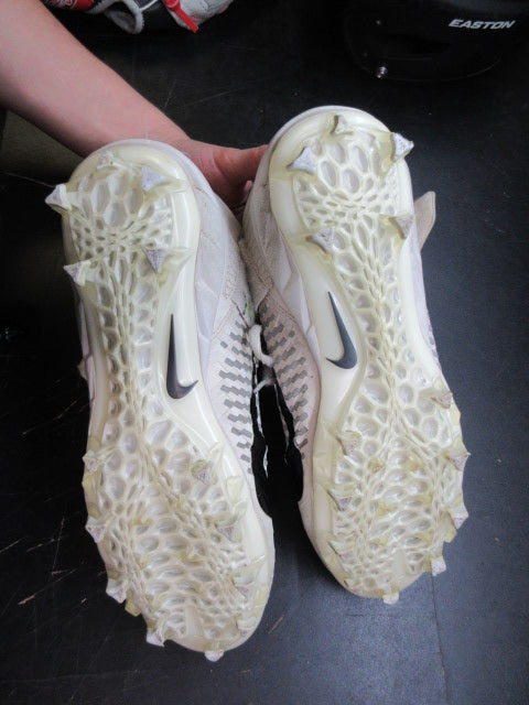 Load image into Gallery viewer, Used Nike Alpha Menace Pro 2 Mid Football Cleats - Size 9
